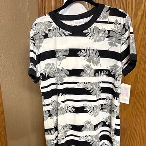 LuLaRoe Black and White Leaf Print Short Sleeve Tee